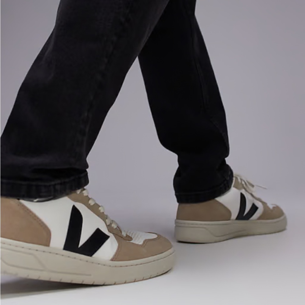 VEJA
'V-1O CHROMEFREE LEATHER' SNEAKERS
$199 O-EXTRA WHITE BLACK SAHARA men 7 👟 - Picture 4 of 16